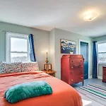 Pet-Friendly Pittsburgh Home 3 Mi To Downtown!